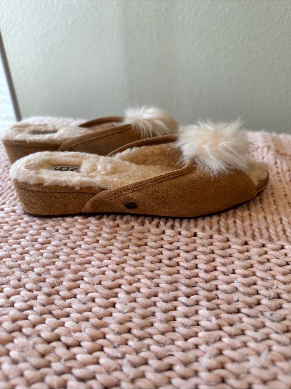 UGG chestnut Yvette slipper sheepskin Pom Pom mini wedge size 6 - Picture 2 of 7